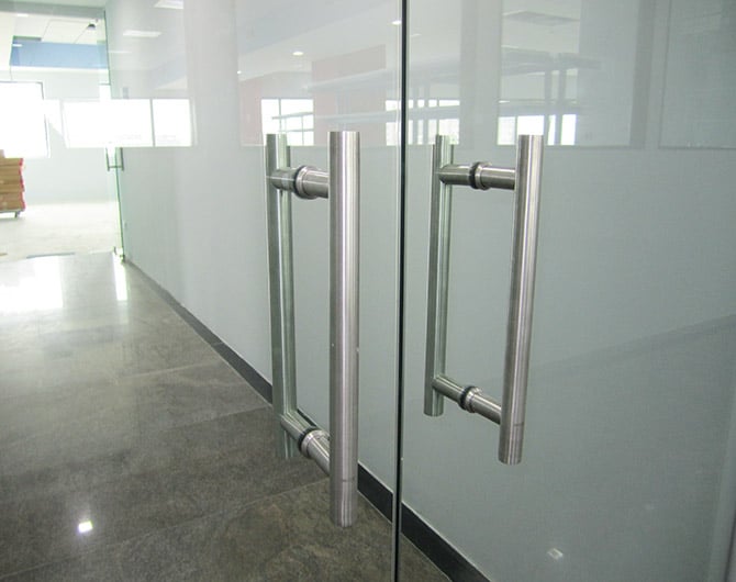 Glass hardware